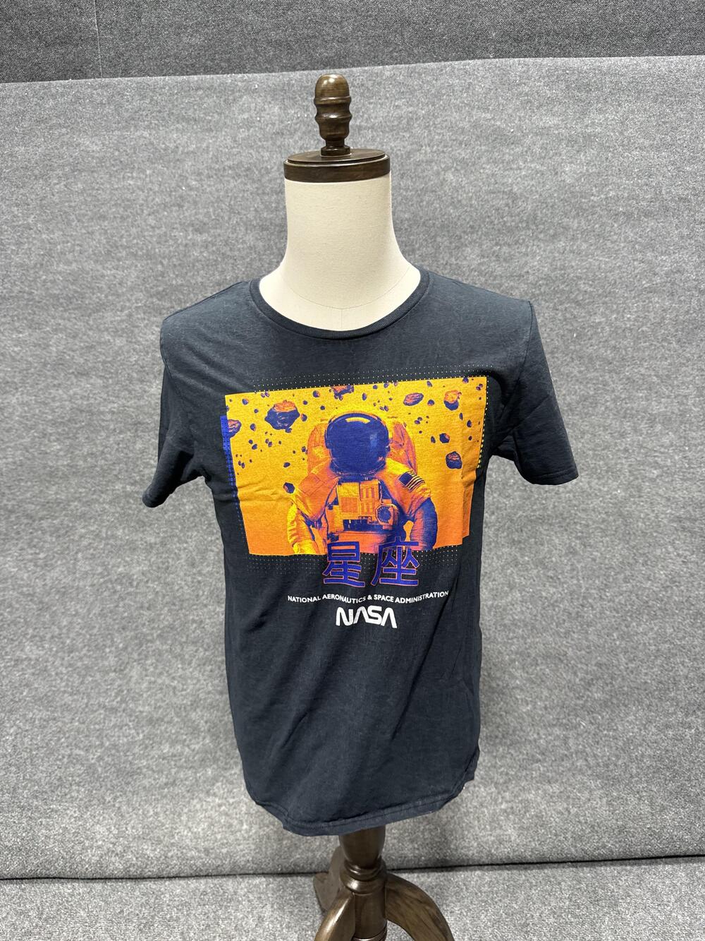 Hyper Space Shirt Mens Medium Gray NASA Astronaut Graphic T-Shirt Tee Space